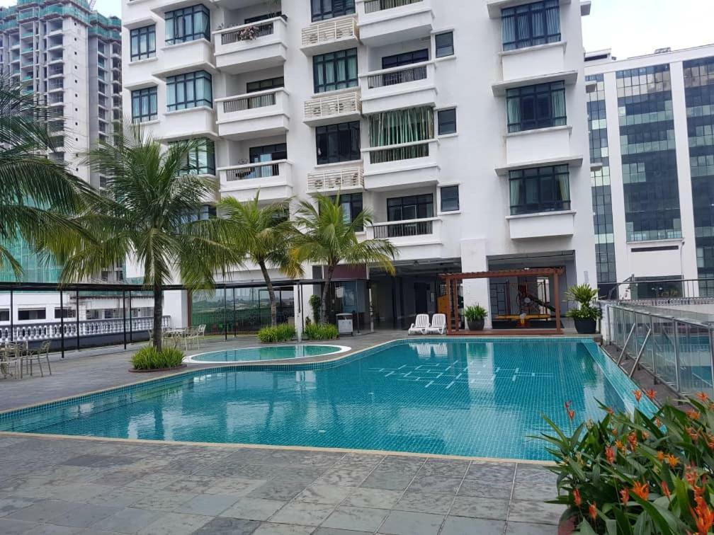 The Heritage Lakeview Condo Seri Kembangan Exterior photo